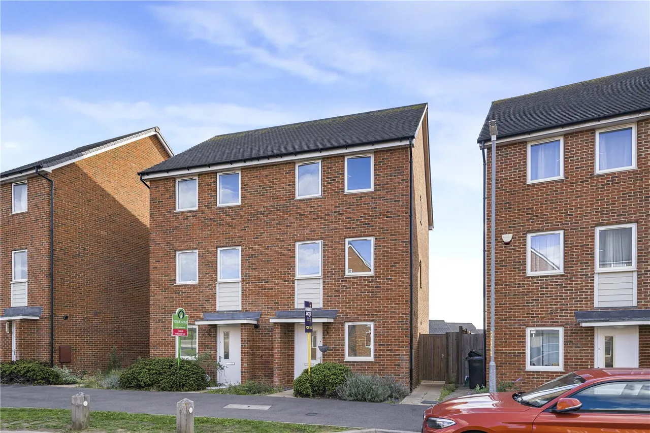 4 bed house for sale, Burroughs Drive, Dartford, DA1