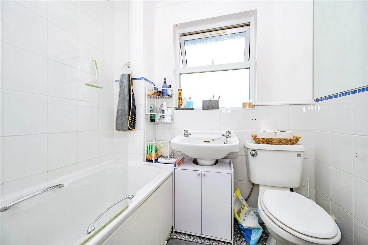 Lowry Drive, Houghton Regis, Dunstable, Bedfordshire, LU5, photo 9