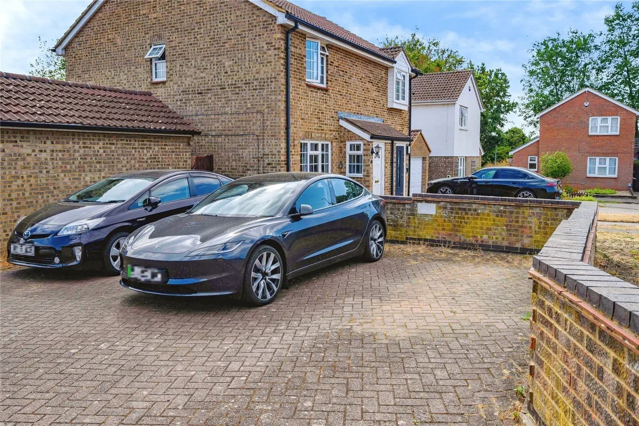 Lowry Drive, Houghton Regis, Dunstable, Bedfordshire, LU5, photo 12