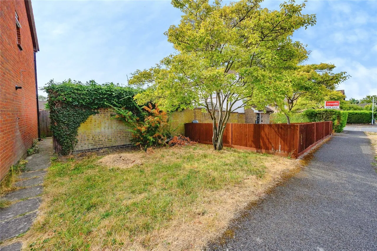 Lowry Drive, Houghton Regis, Dunstable, Bedfordshire, LU5, photo 11