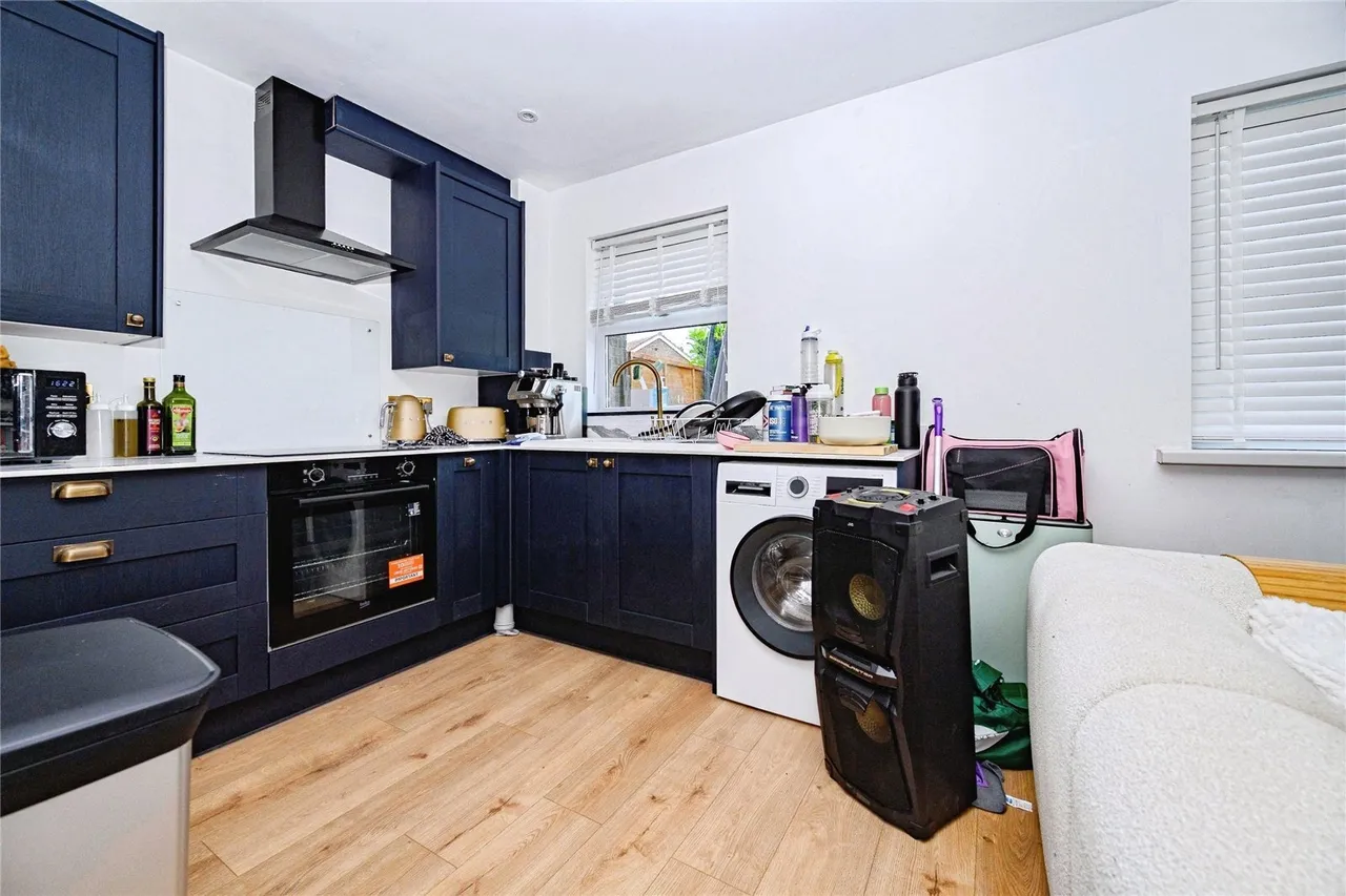 Lowry Drive, Houghton Regis, Dunstable, Bedfordshire, LU5, photo 6