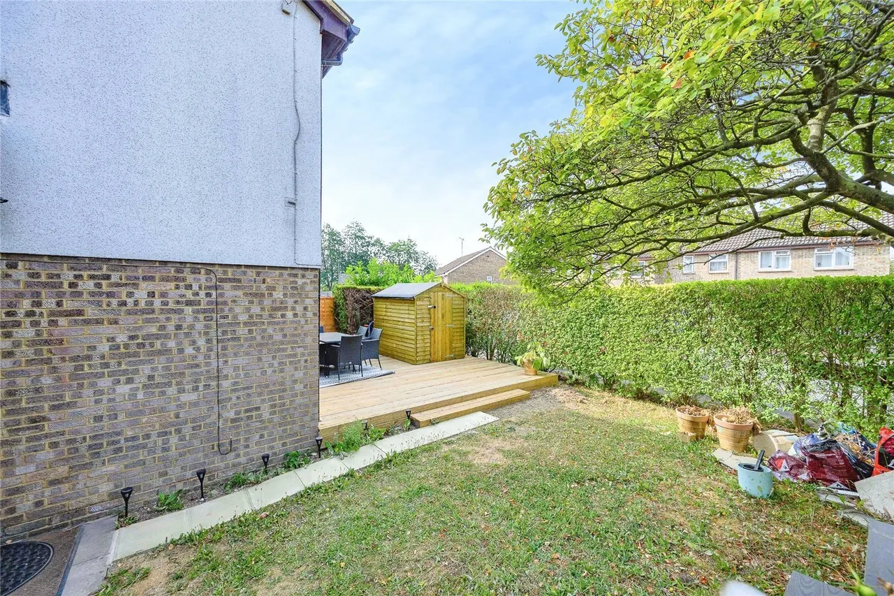 Lowry Drive, Houghton Regis, Dunstable, Bedfordshire, LU5, photo 2