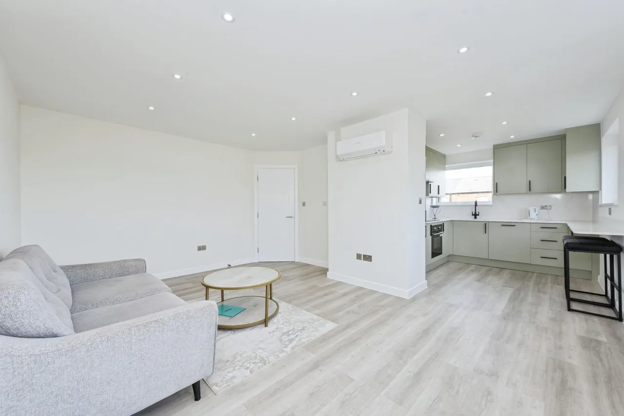 Woodbine Close, Twickenham, TW2, photo 3