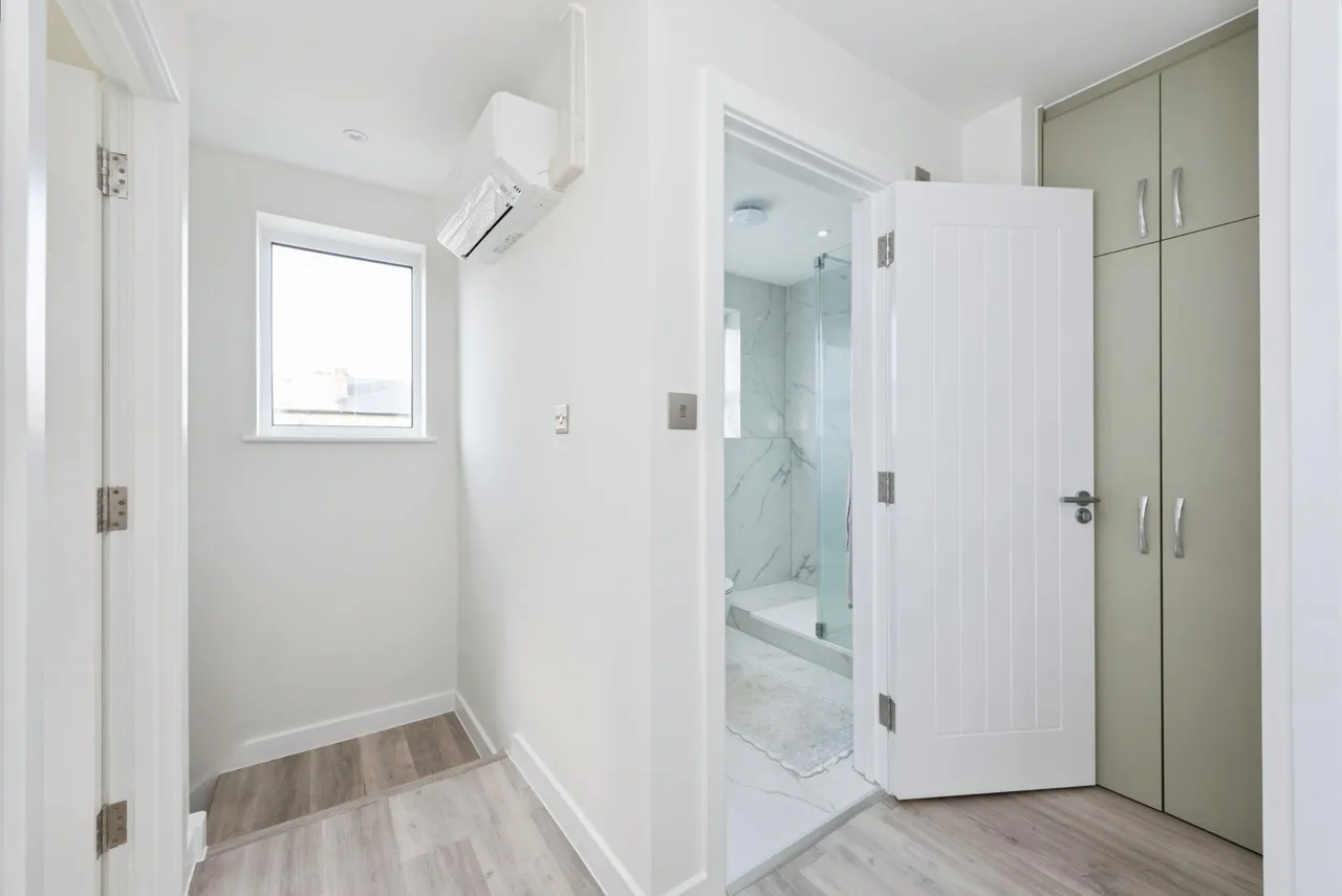 Woodbine Close, Twickenham, TW2, photo 14