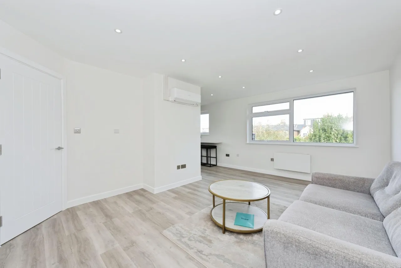Woodbine Close, Twickenham, TW2, photo 2