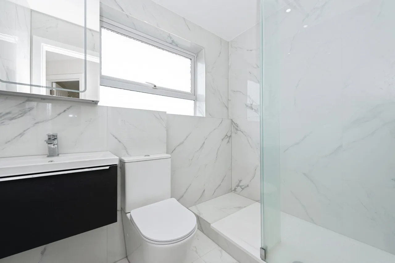Woodbine Close, Twickenham, TW2, photo 15