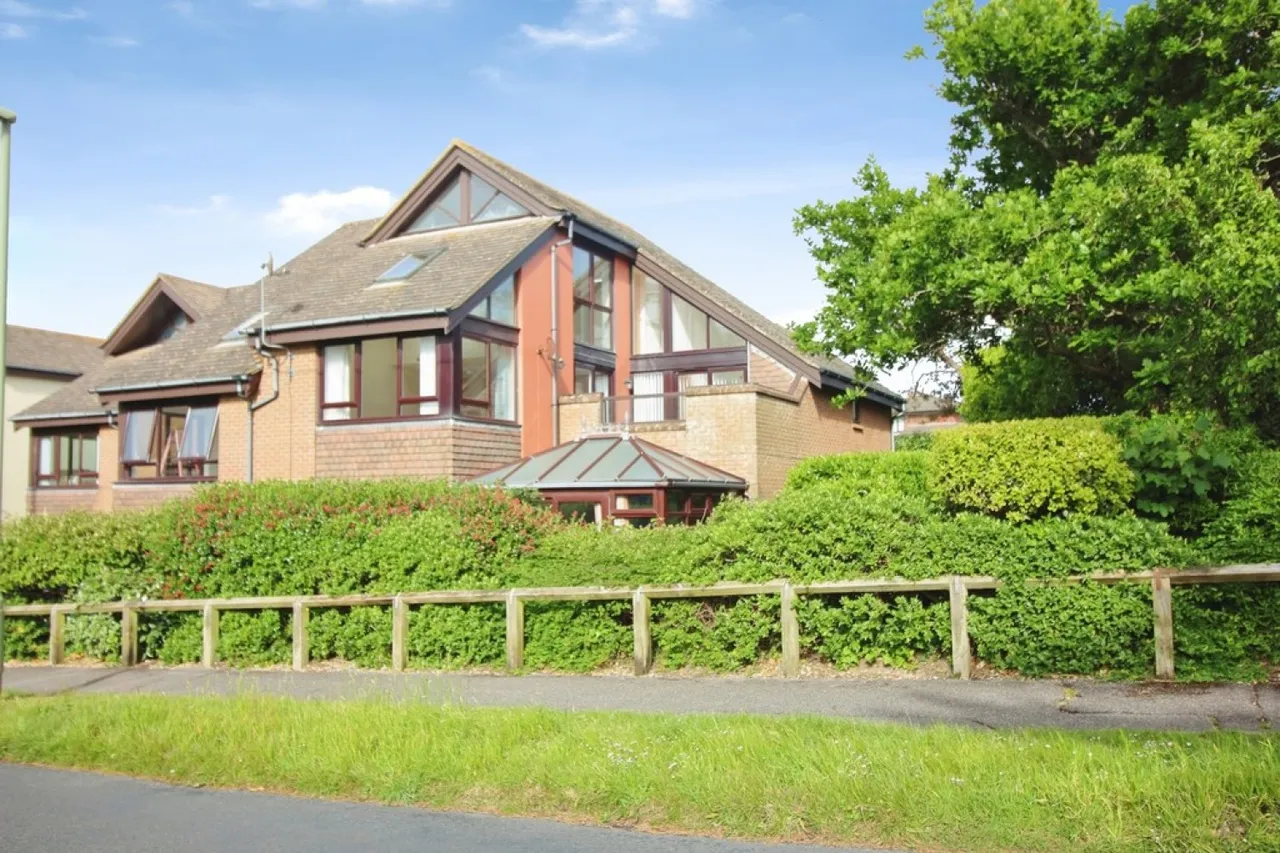 2 bed flat for sale — Barton Green, Becton Lane