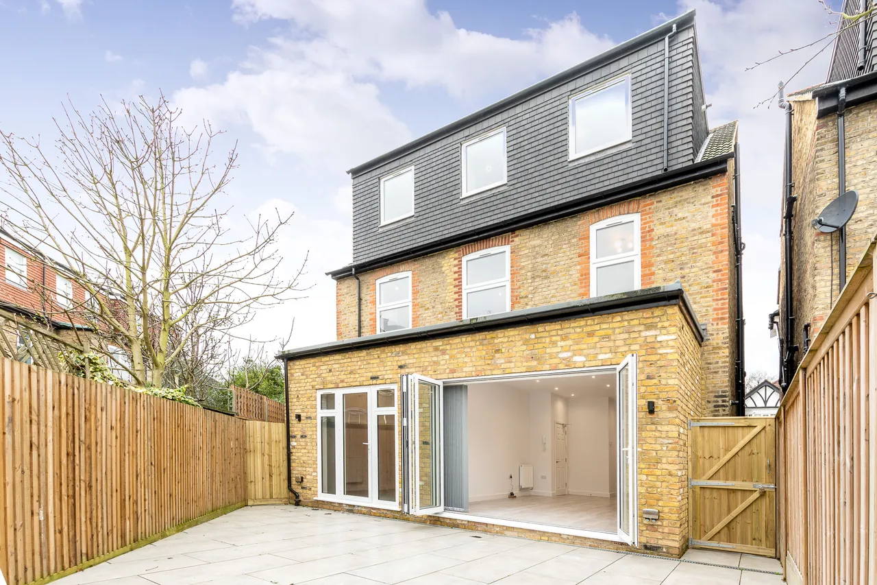 Flat 1, 50 Loveday Road, London, photo 2