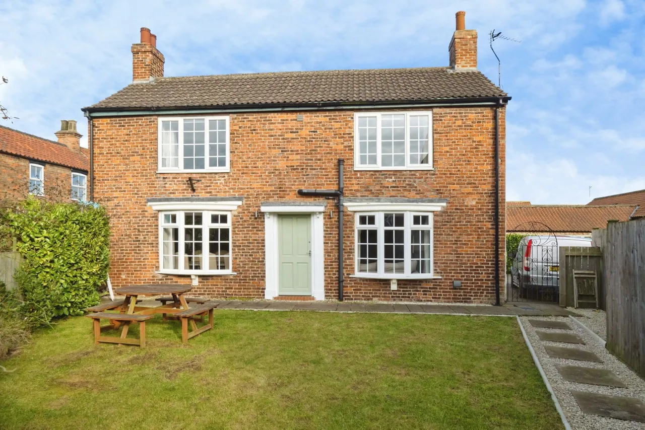4 bed house for sale, Main Street, Brandesburton, YO25