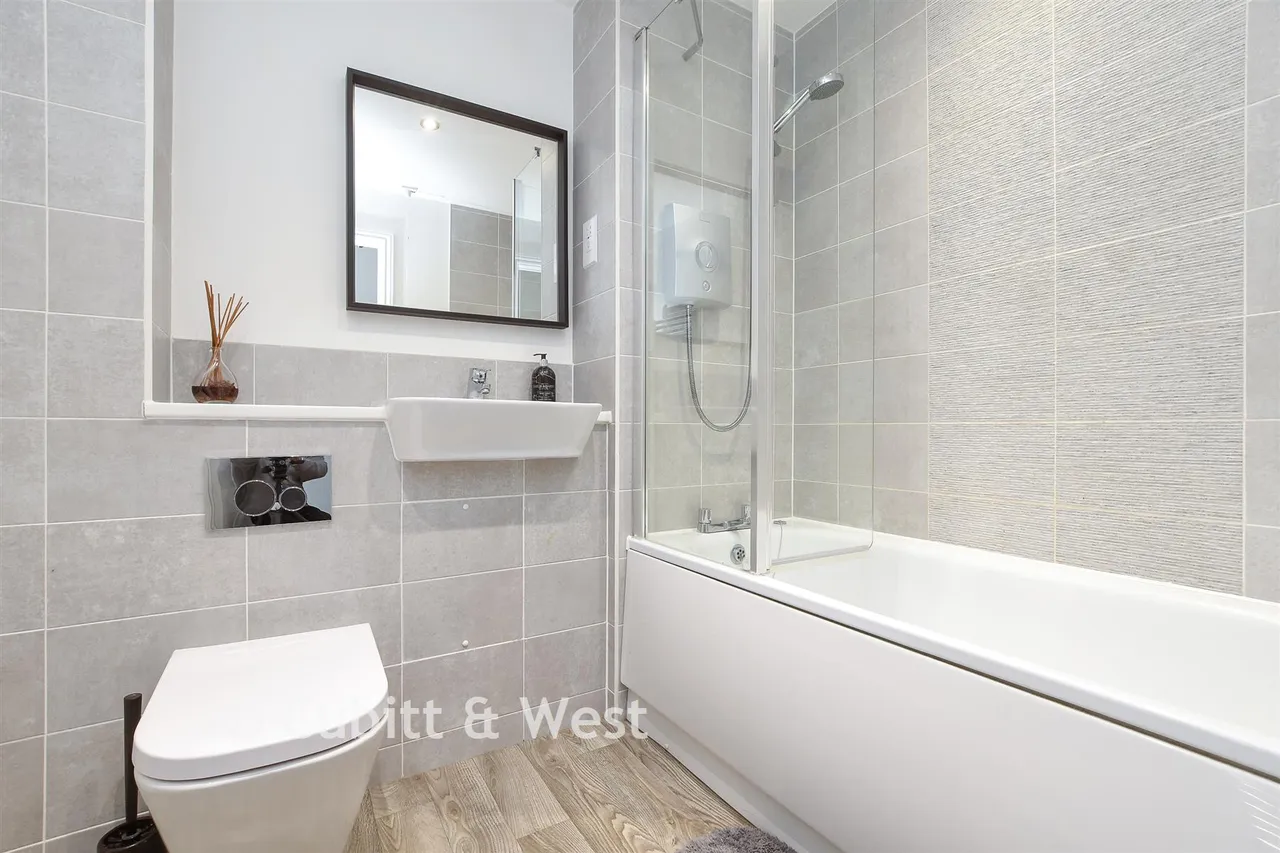 Westvale Road, Horley, RH6, photo 9