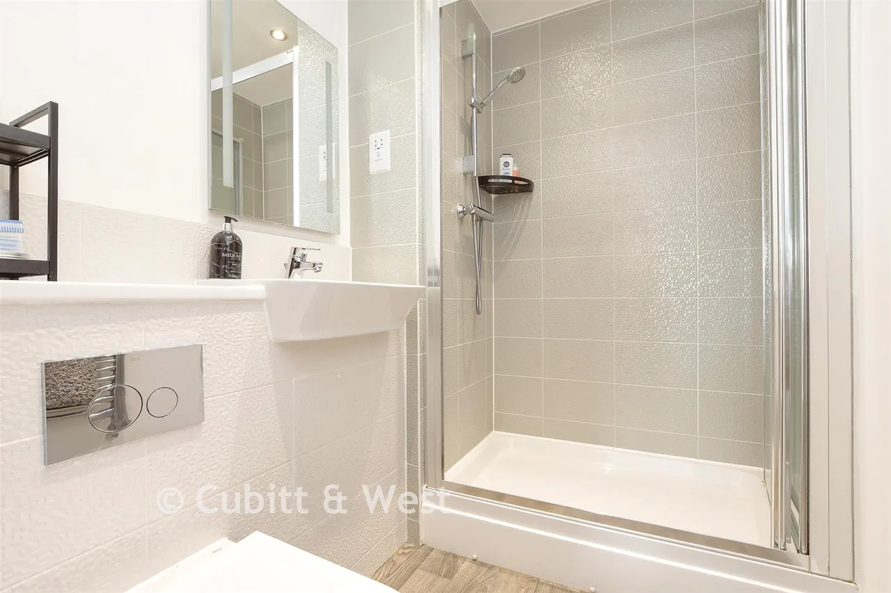 Westvale Road, Horley, RH6, photo 7