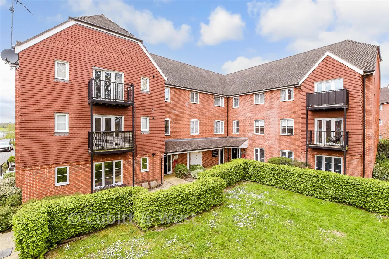 2 bed flat for sale, Westvale Road, Horley, RH6