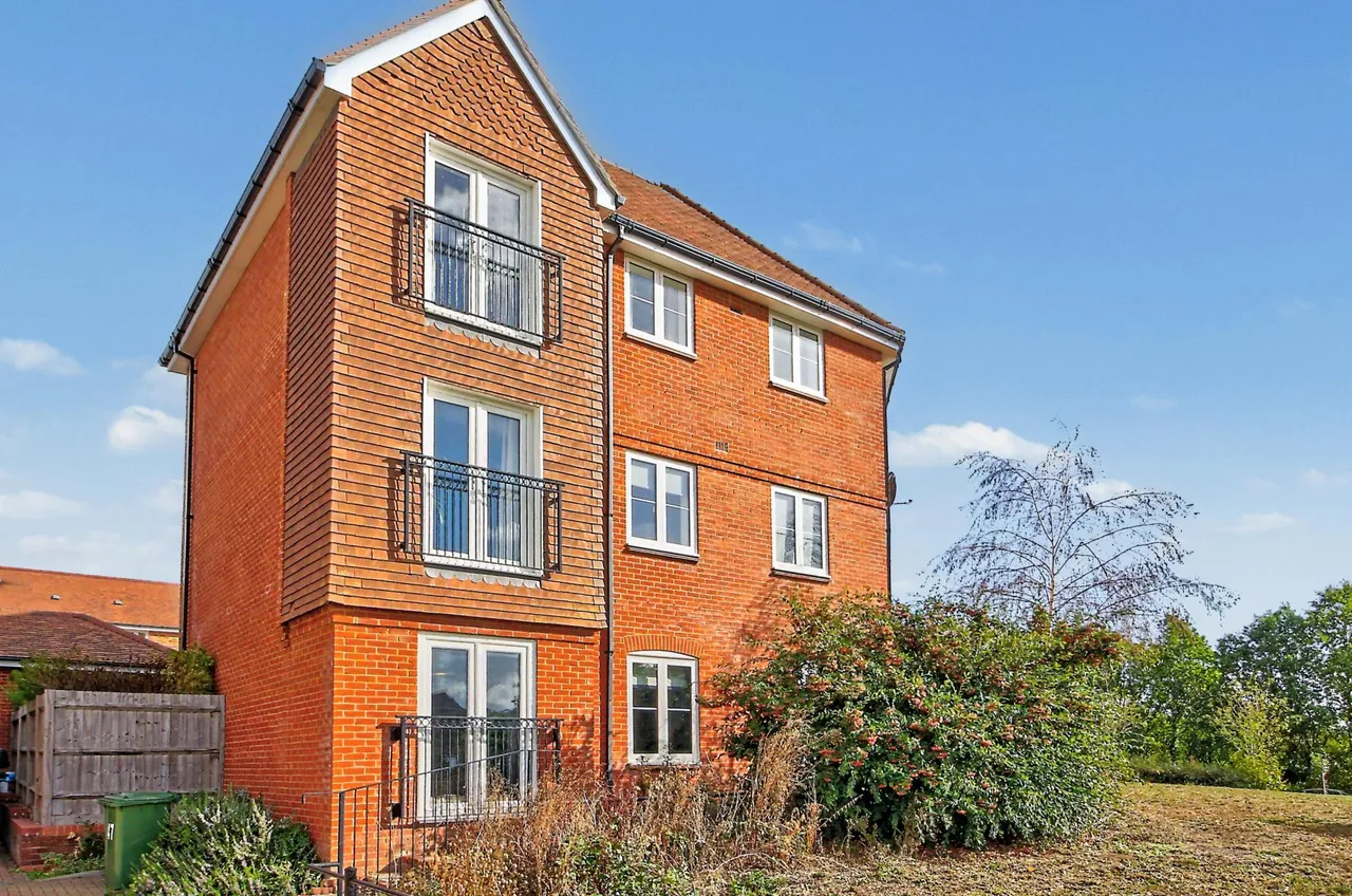 Denarii Drive, Basingstoke, RG24, photo 14