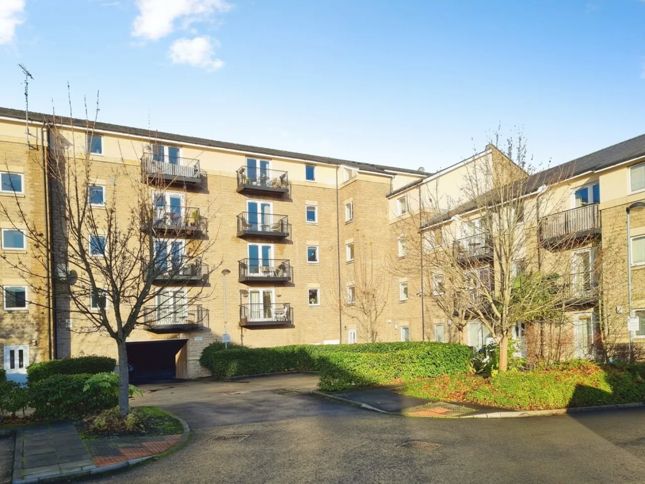 2 bed flat to rent, Thackray Court, Horsforth, LS18