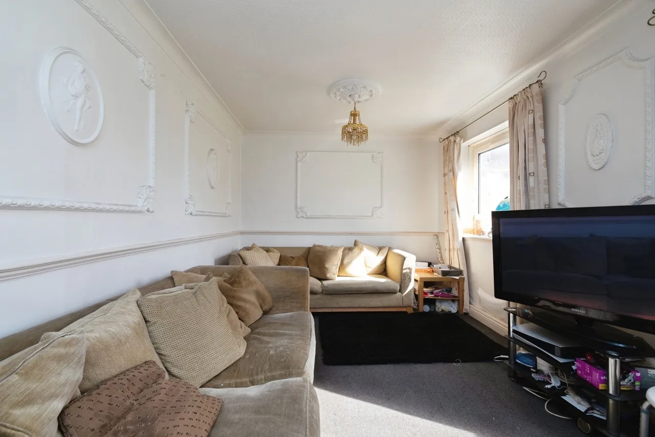 The Shaftesburys, Barking, IG11, photo 5