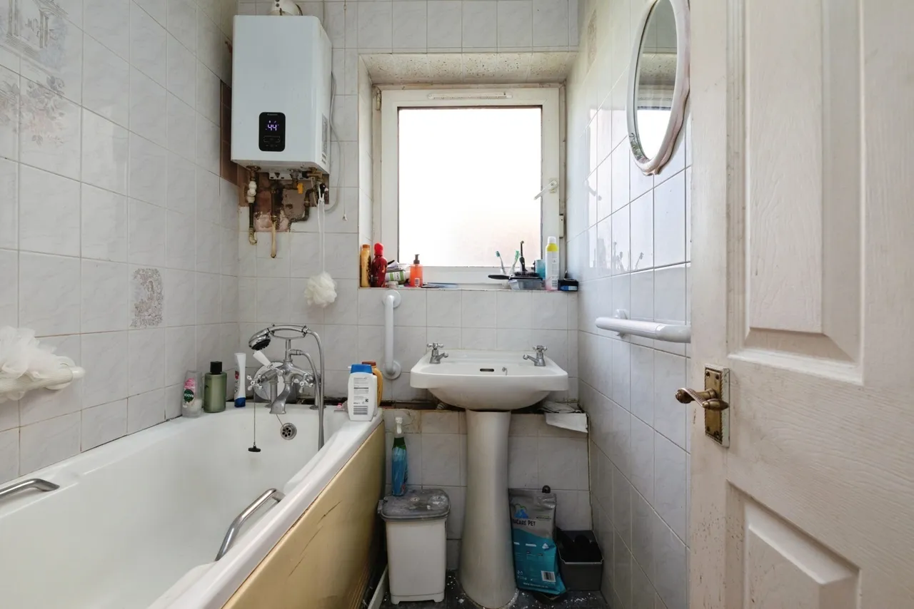 The Shaftesburys, Barking, IG11, photo 13