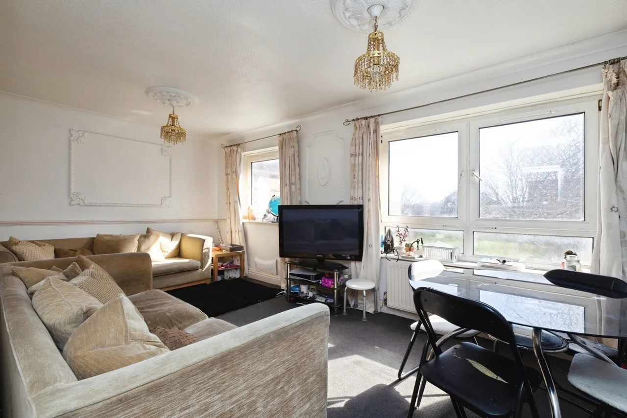 The Shaftesburys, Barking, IG11, photo 2