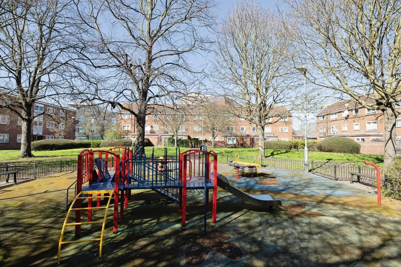 The Shaftesburys, Barking, IG11, photo 15