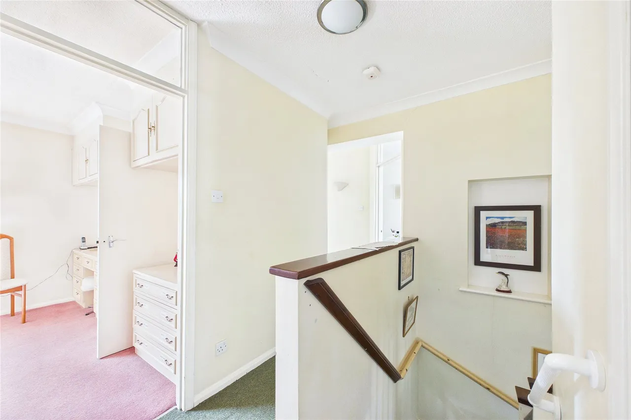 Withy Close, Lightwater, GU18, photo 11