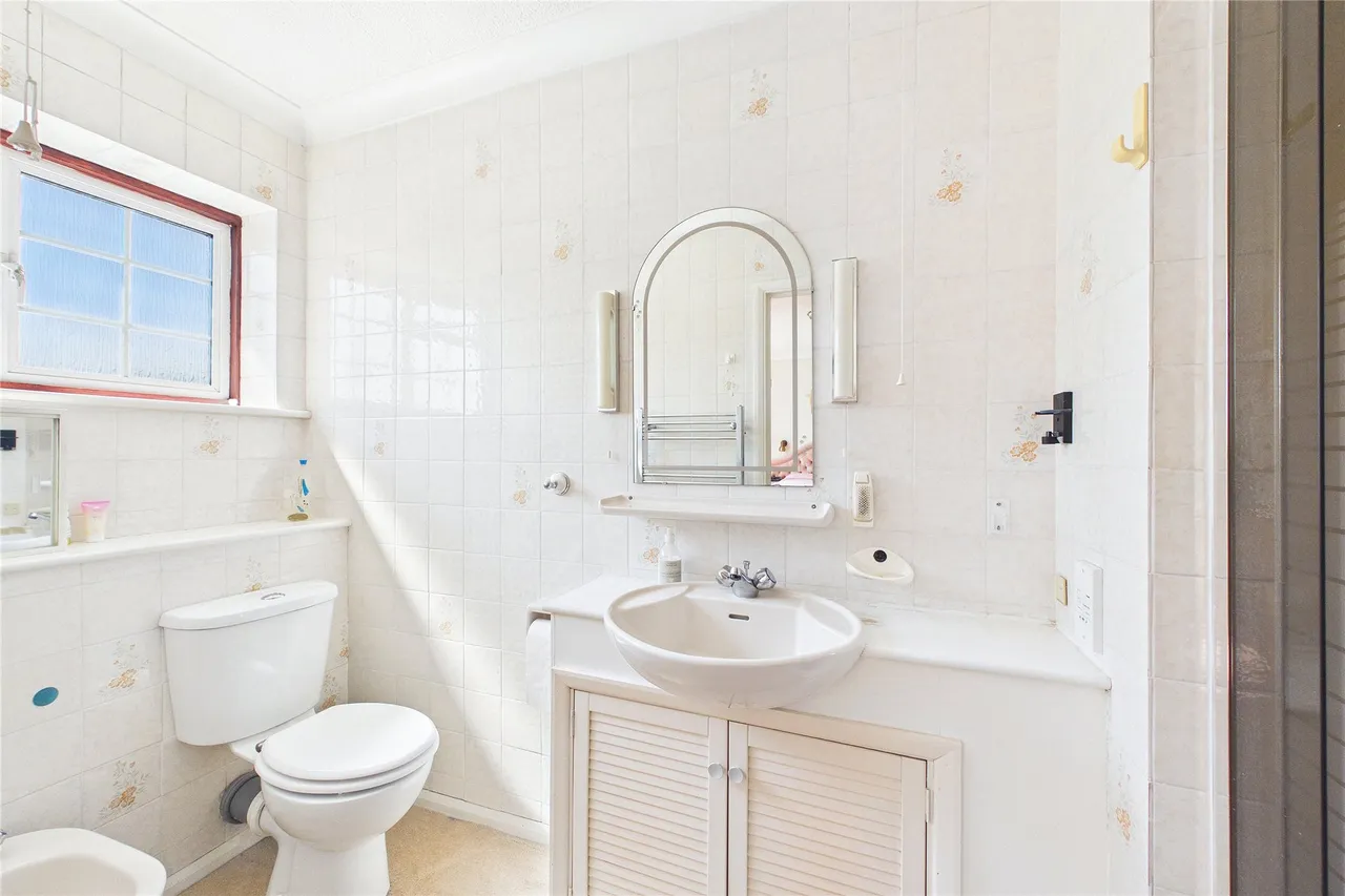 Withy Close, Lightwater, GU18, photo 13