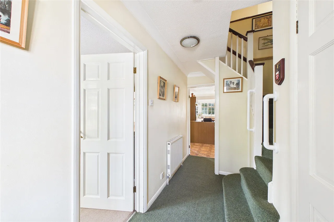 Withy Close, Lightwater, GU18, photo 10