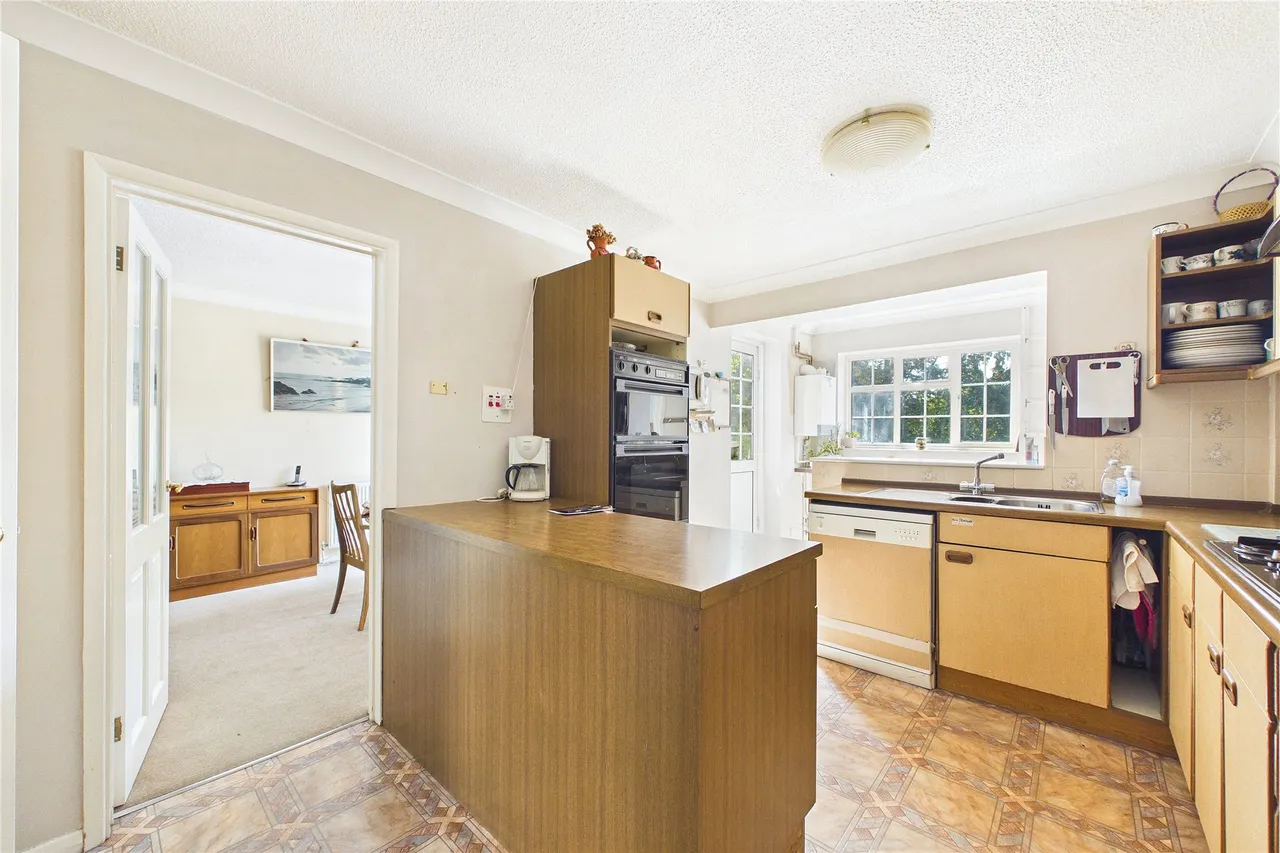 Withy Close, Lightwater, GU18, photo 3