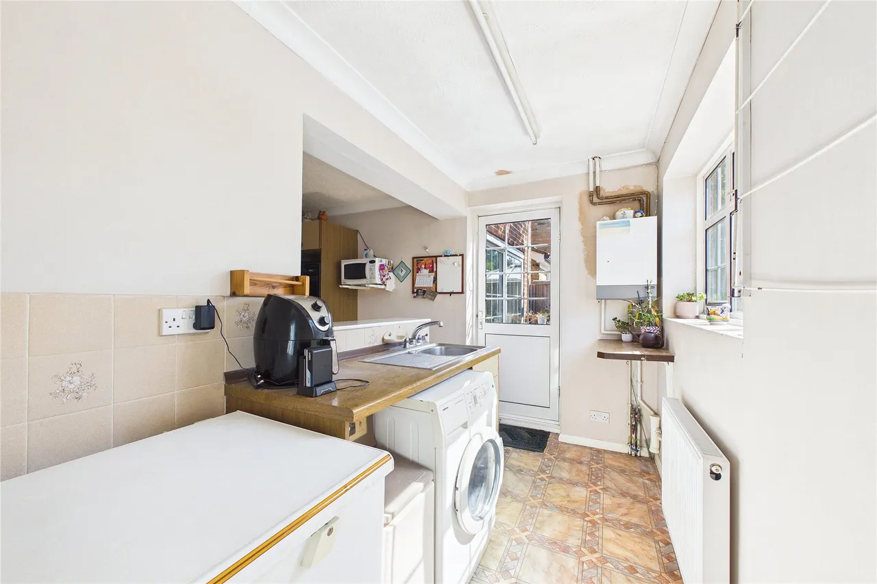 Withy Close, Lightwater, GU18, photo 5