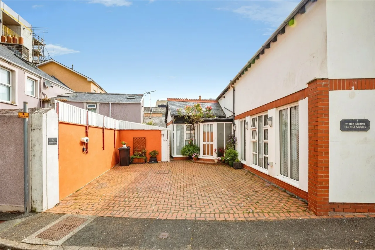 Castle Street, Aberystwyth, SY23, photo 2