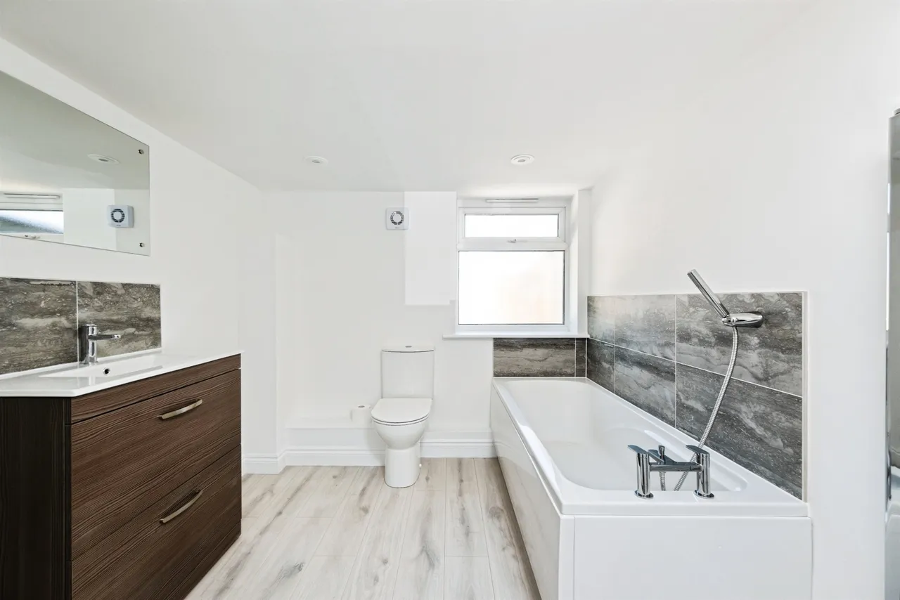 Portfield Close, BUCKINGHAM, photo 10