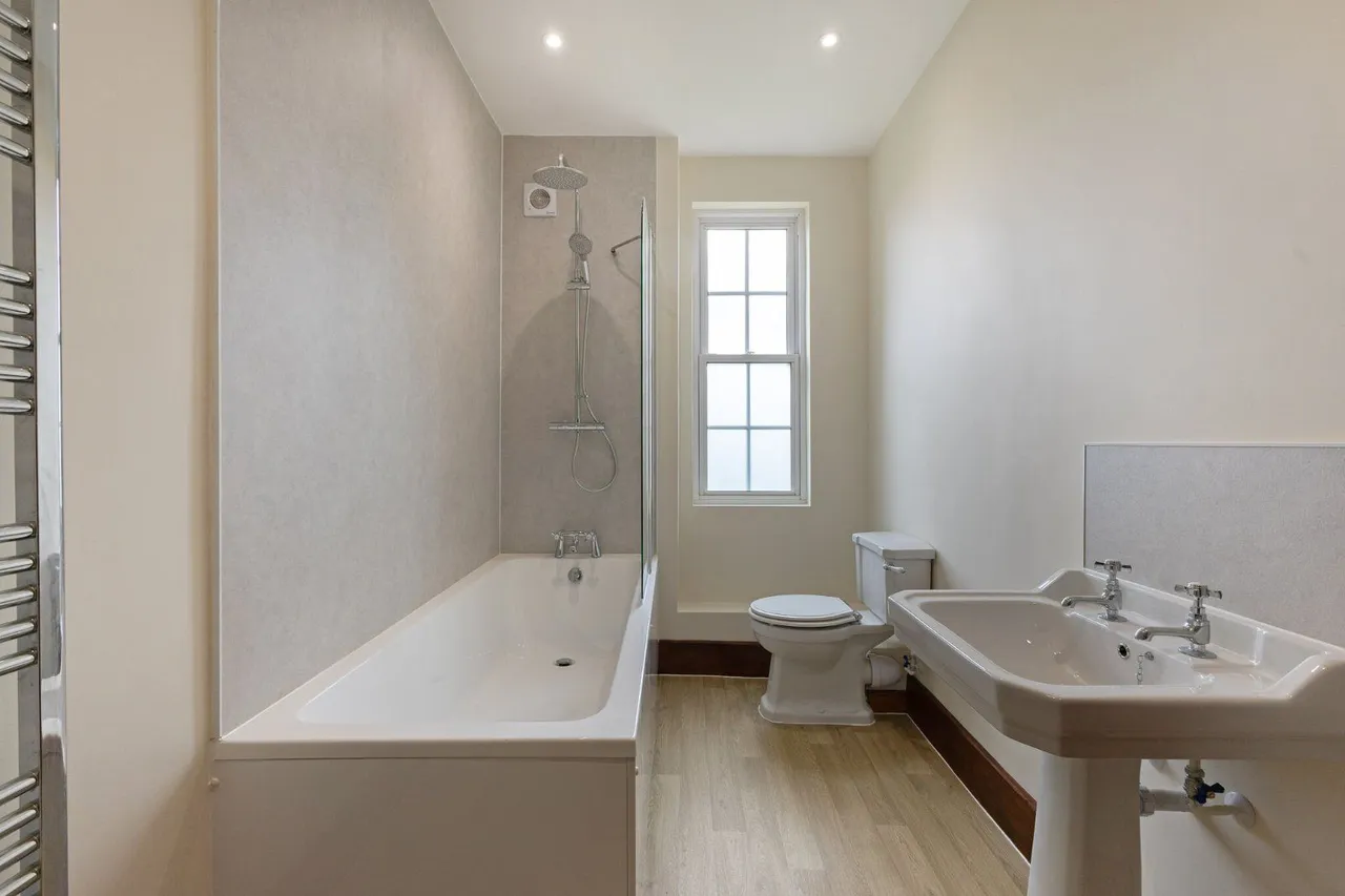 Weir Lane, Botolph Claydon, Buckingham, Buckinghamshire, MK18 2NF, photo 10