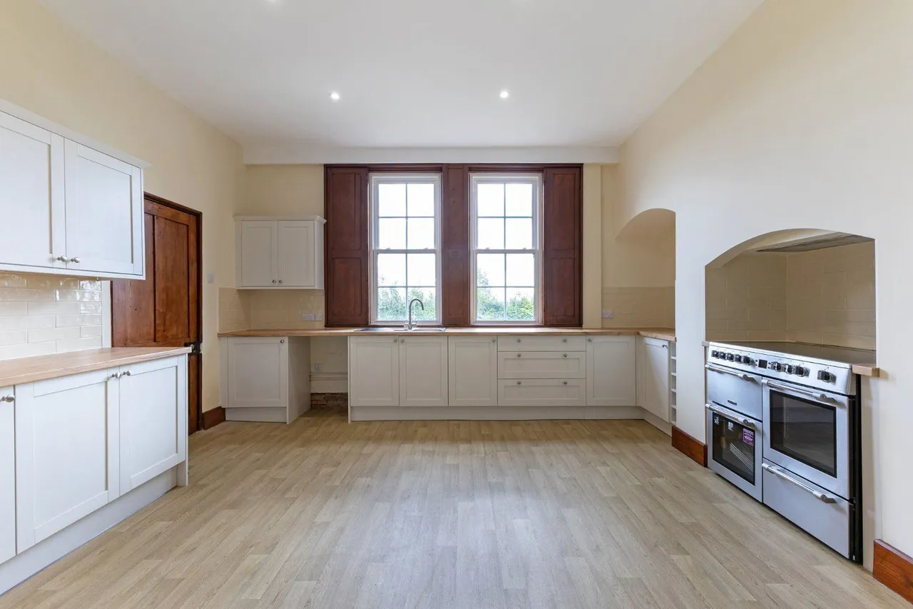 6 bed house to rent — Weir Lane, Botolph Claydon, Buckingham, Buckinghamshire, MK18 2NF
