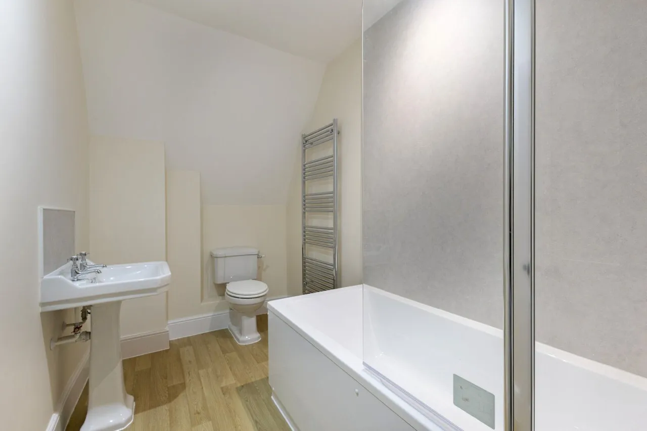 Weir Lane, Botolph Claydon, Buckingham, Buckinghamshire, MK18 2NF, photo 8