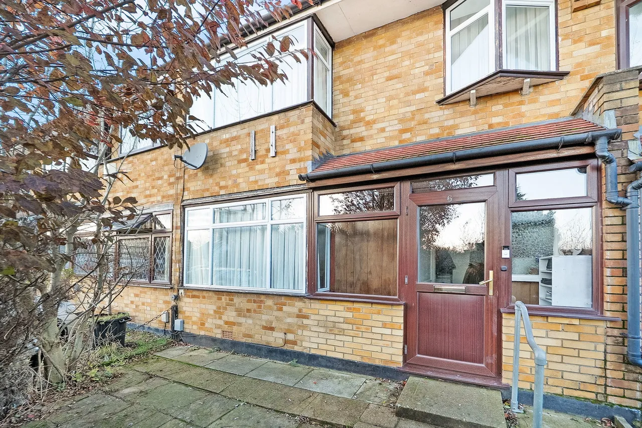 3 bed house for sale, Lakeland Close, Chigwell, IG7