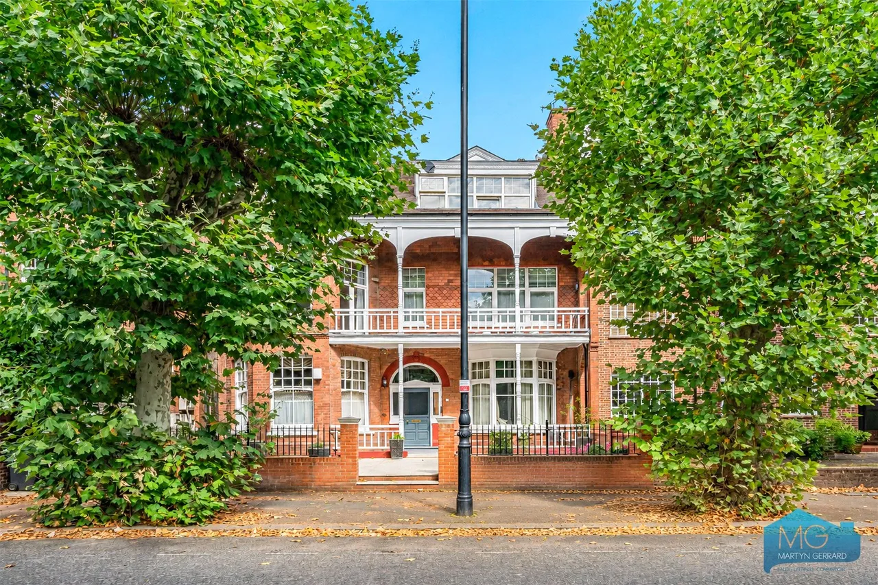 2 bed flat for sale, Queens Avenue, London, N10