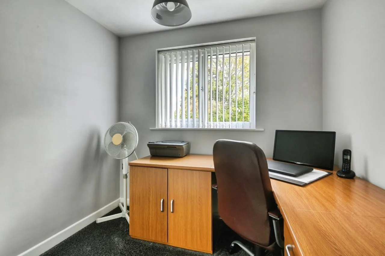 Perrycrofts Crescent, Tamworth, B79, photo 15