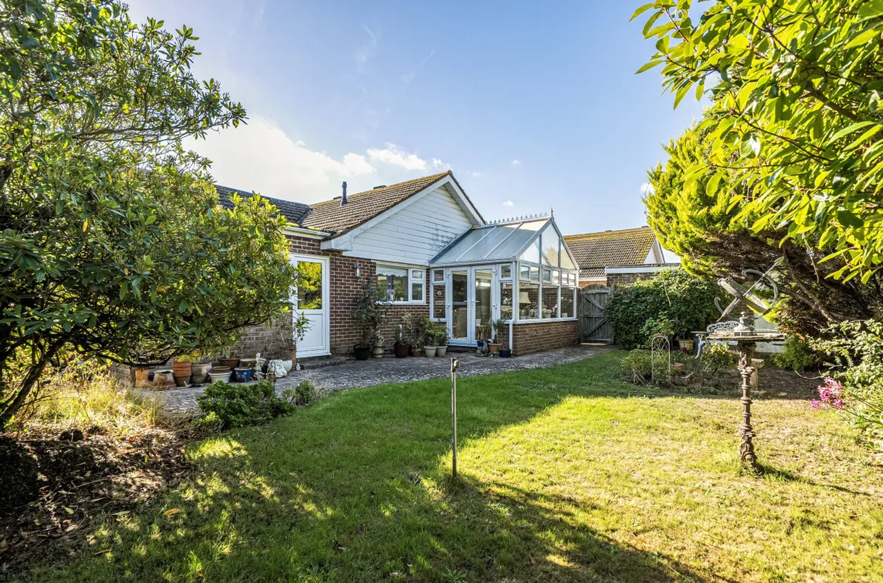 Burlington Gardens, Selsey, PO20, photo 4