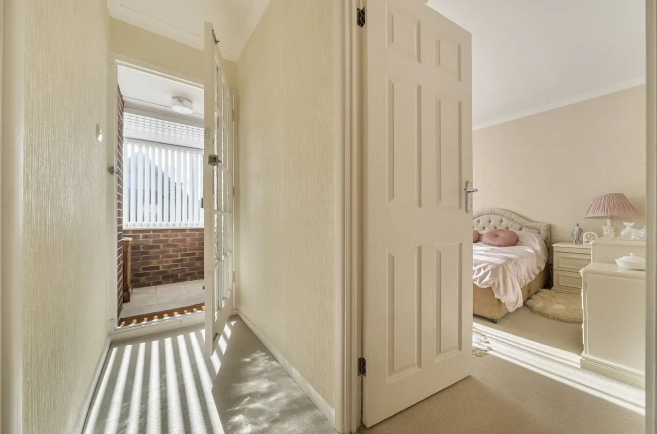 Burlington Gardens, Selsey, PO20, photo 13