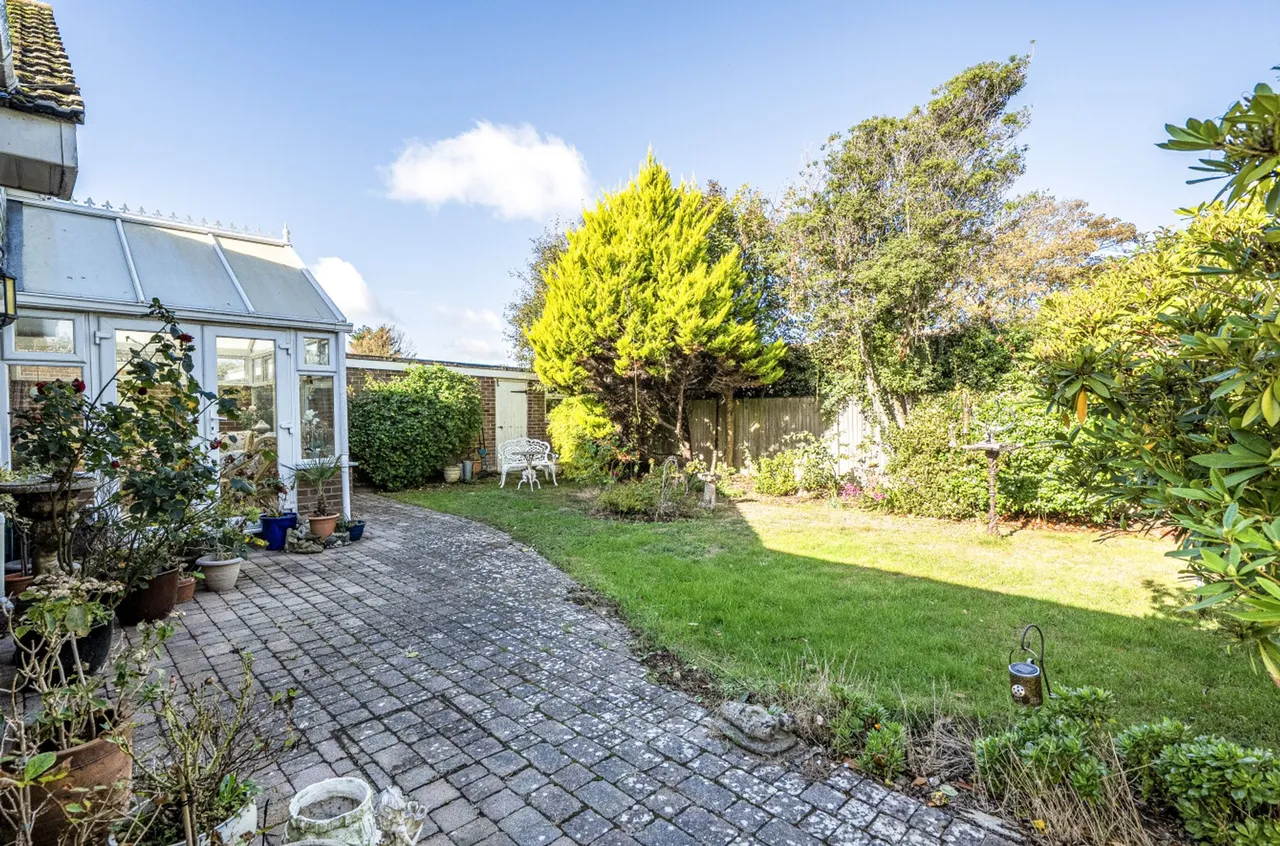 Burlington Gardens, Selsey, PO20, photo 19