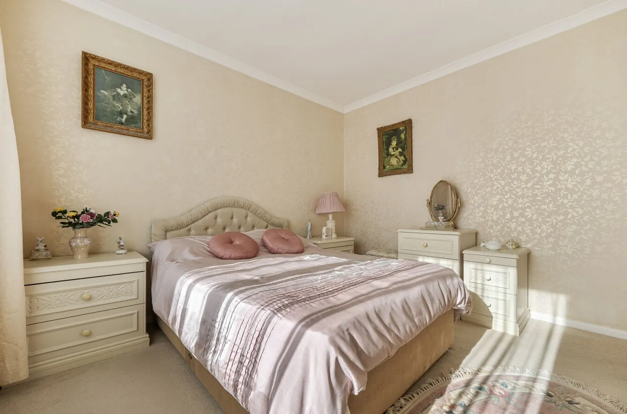 Burlington Gardens, Selsey, PO20, photo 15