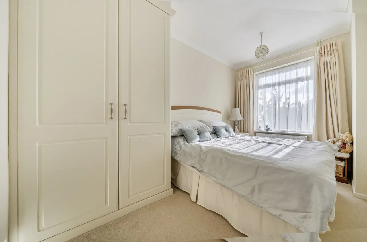 Burlington Gardens, Selsey, PO20, photo 17