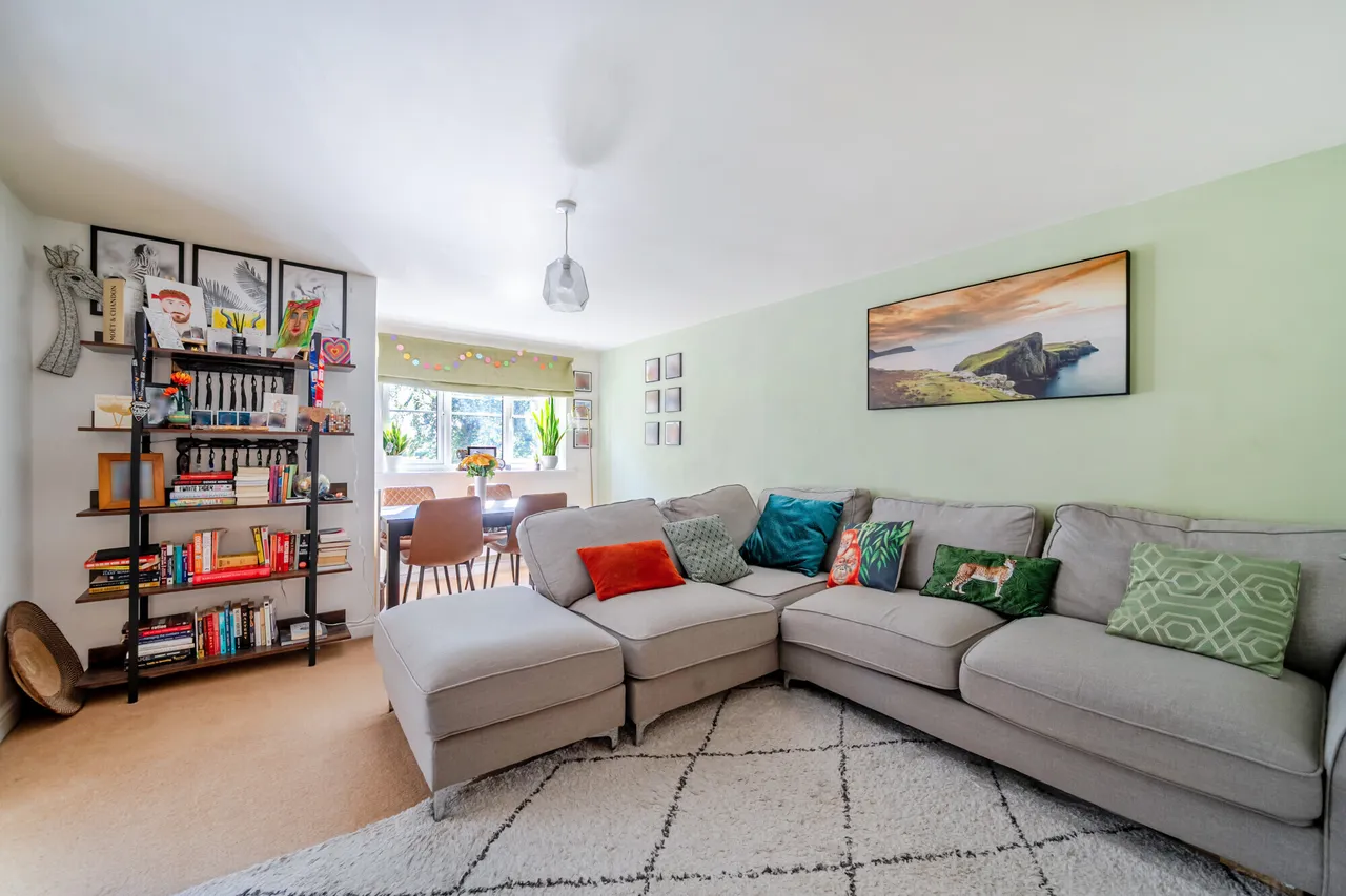 Sherriff Close, Esher, KT10, photo 2