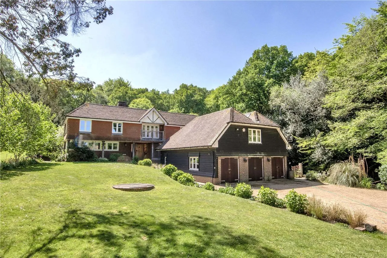 6 bed house for sale — Colemans Hatch, Hartfield, East Sussex, TN7 4EL