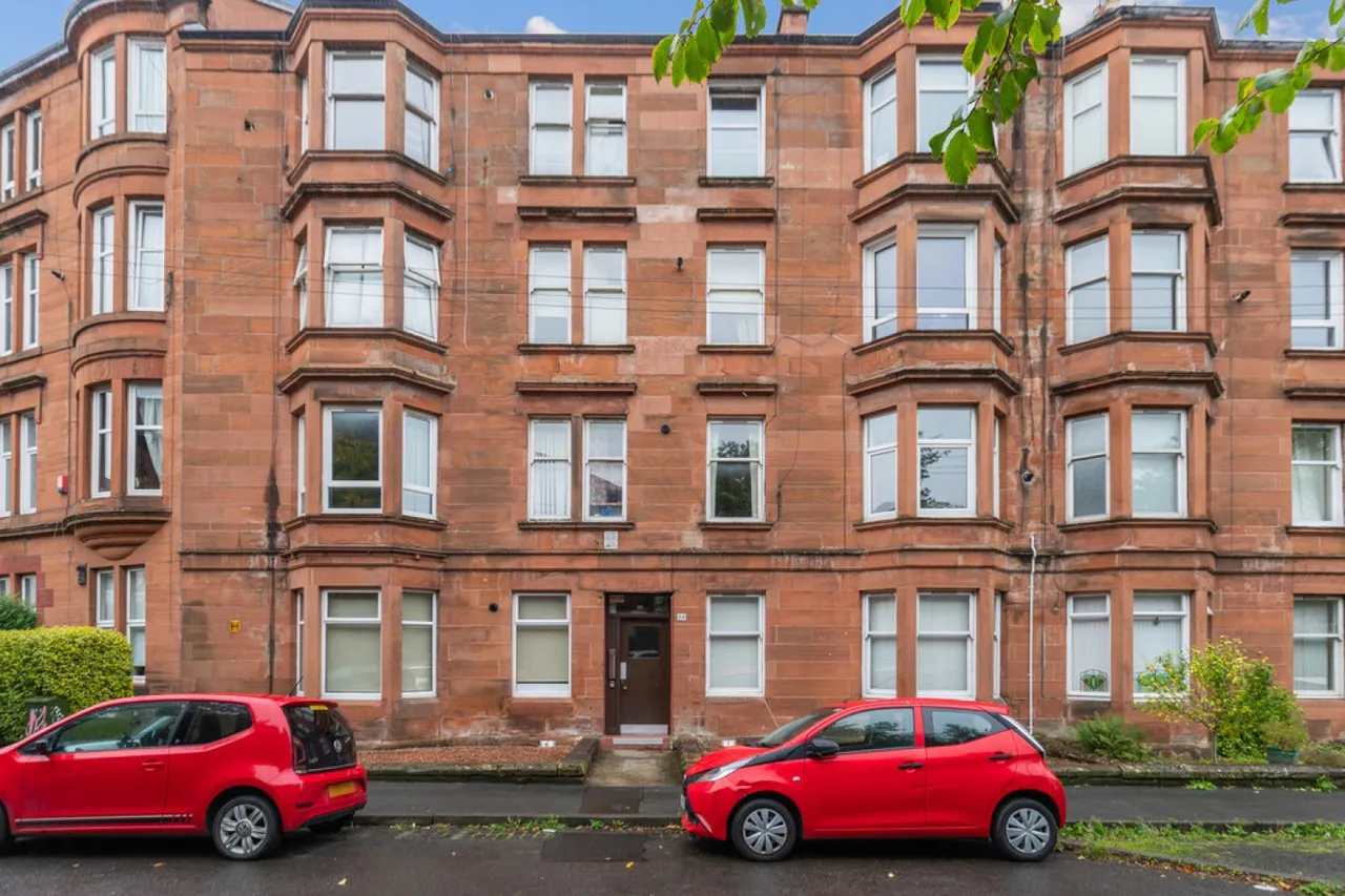 1 bed flat for sale — Shawlands-Eastwood Avenue
