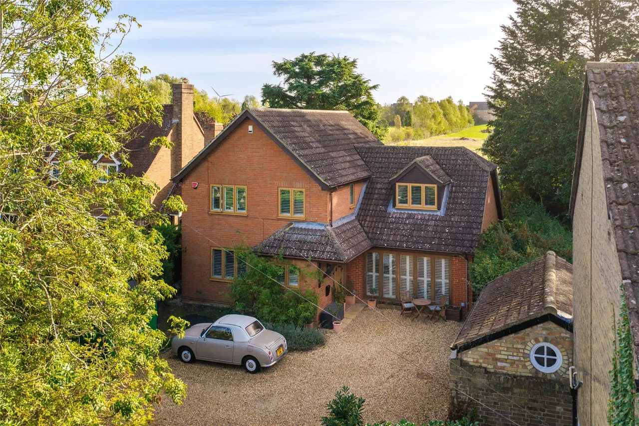 5 bed property for sale, High Street, Langford, SG18