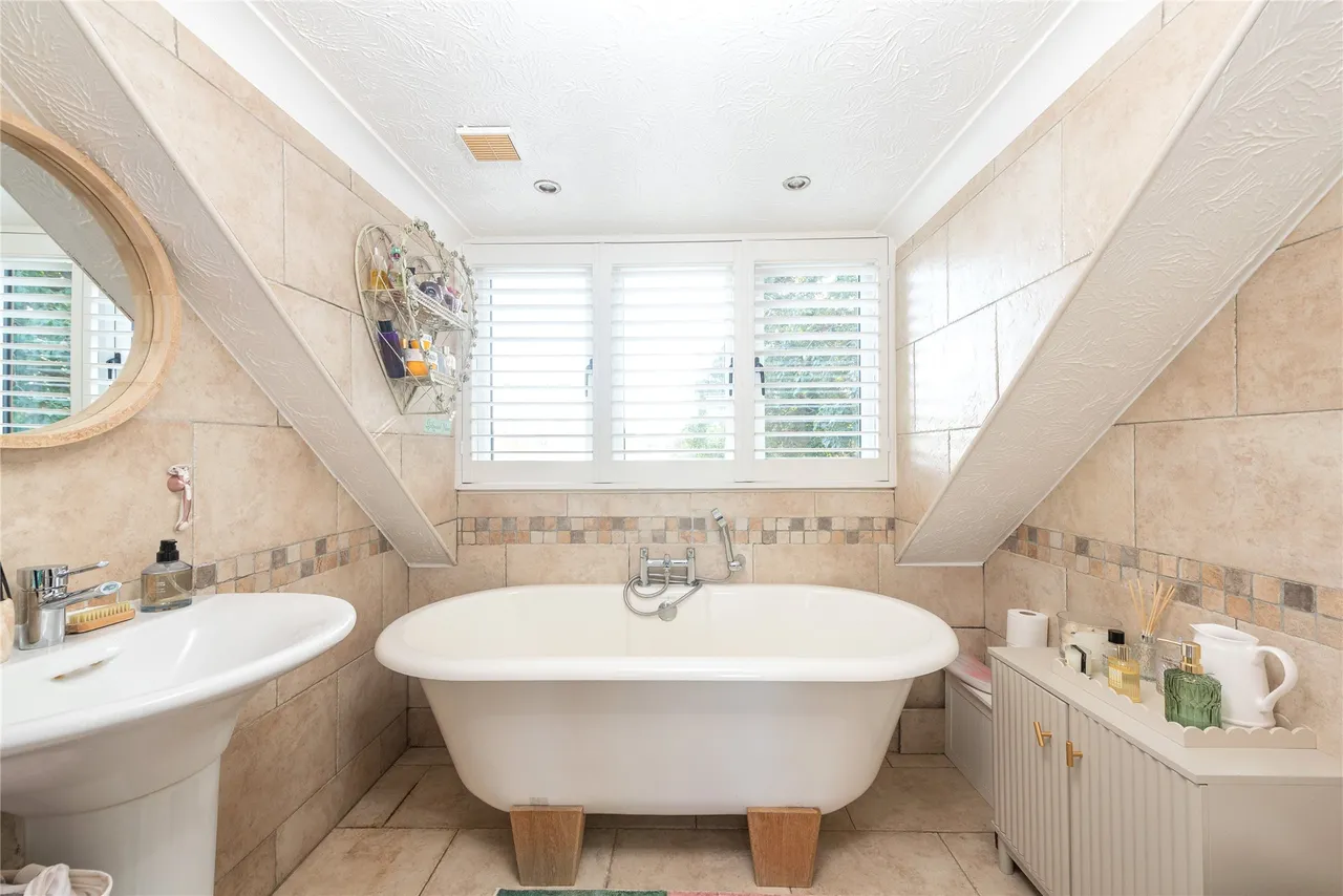High Street, Langford, SG18, photo 10