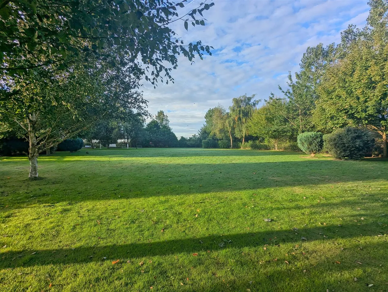 Main Street, Great Hatfield, photo 32