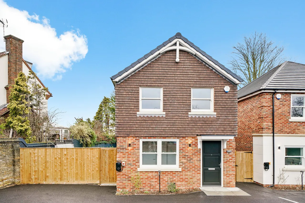 3 bed property to rent — Riefield Road, Eltham, London, SE9 2QA