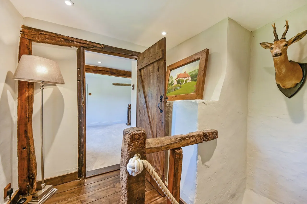 Bulltown Lane, West Brabourne, Kent, TN25 5NB, photo 11