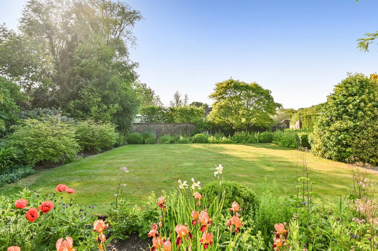 Bulltown Lane, West Brabourne, Kent, TN25 5NB, photo 4