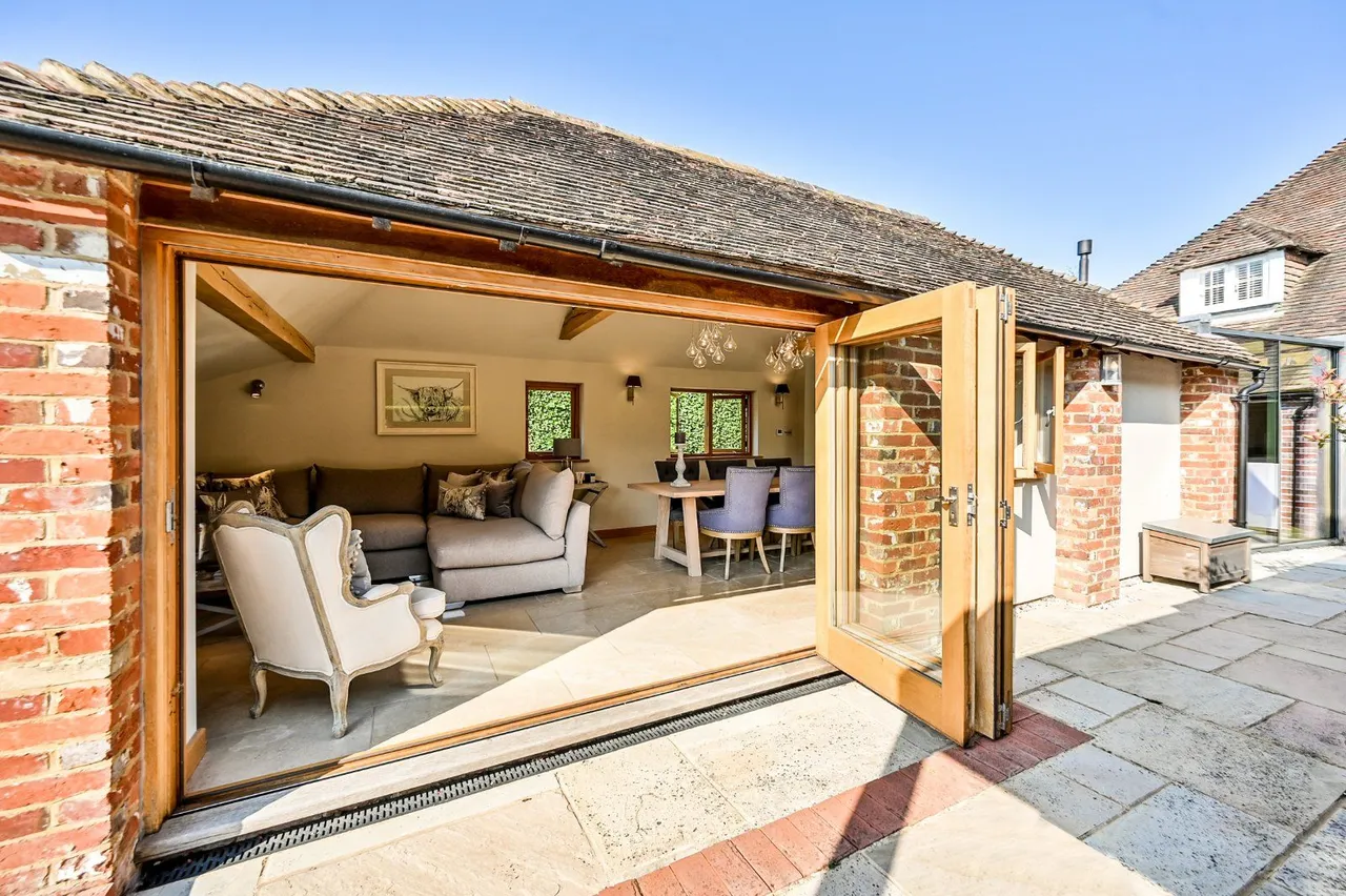 Bulltown Lane, West Brabourne, Kent, TN25 5NB, photo 7